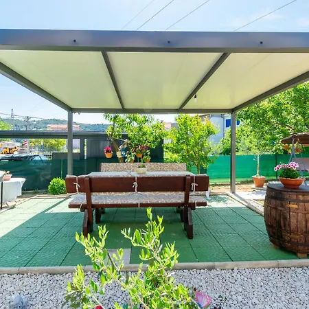Branko Apartmán Lopar